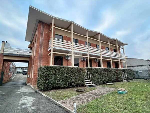 casa indipendente in vendita a Beinasco in zona Fornaci