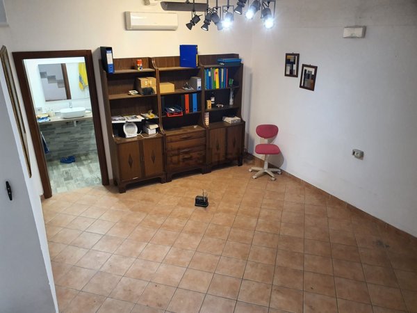 locale di sgombero in vendita a Beinasco