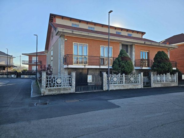 casa indipendente in vendita a Beinasco