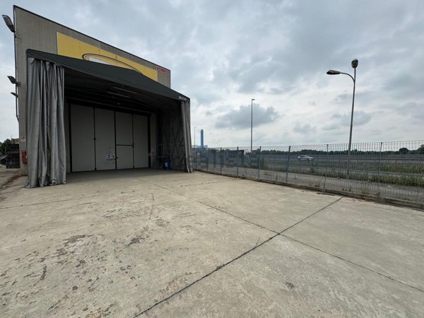 capannone in vendita a Beinasco