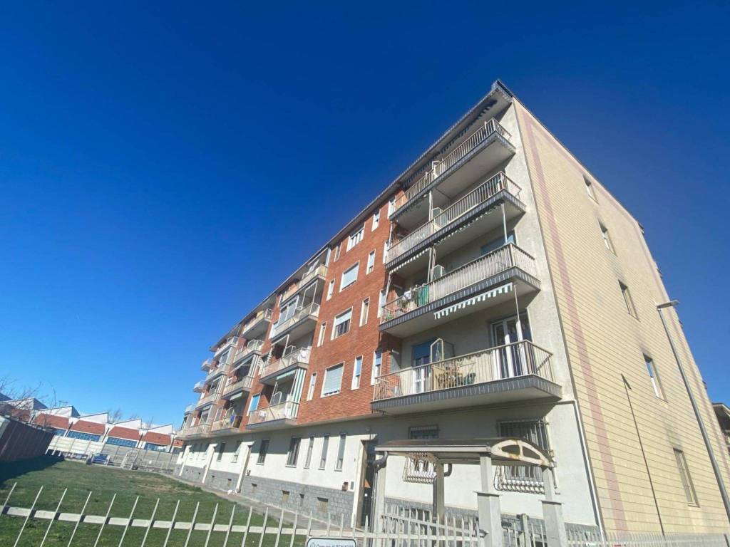 appartamento in vendita a Beinasco in zona Borgaretto