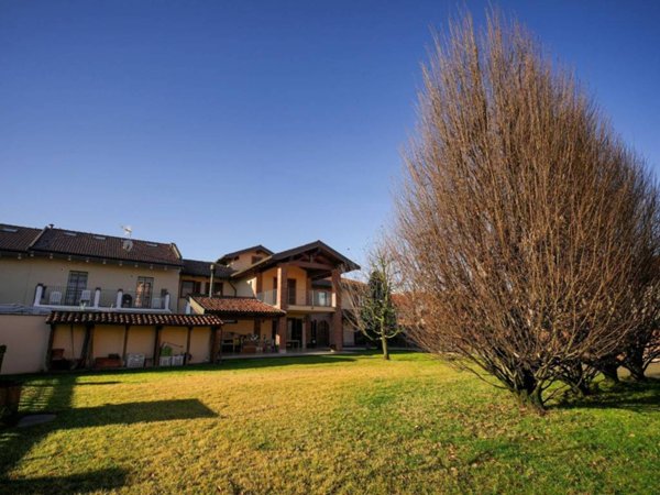 casa indipendente in vendita a Beinasco in zona Borgaretto