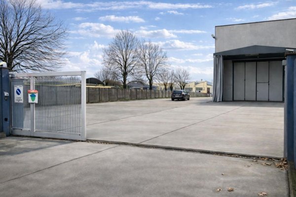 negozio in vendita a Beinasco