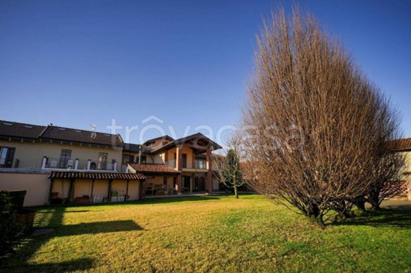 casa indipendente in vendita a Beinasco in zona Borgaretto
