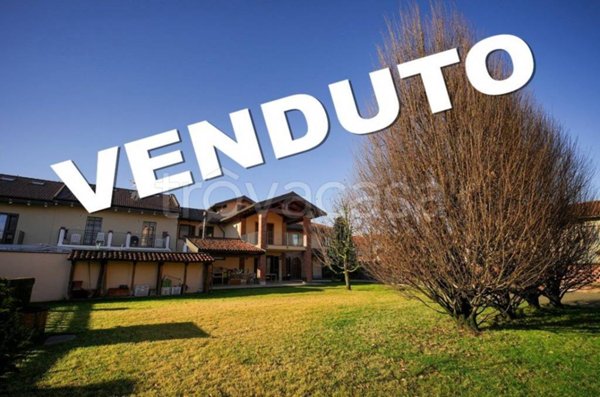 casa indipendente in vendita a Beinasco in zona Borgaretto