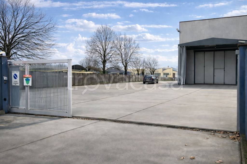 capannone in vendita a Beinasco