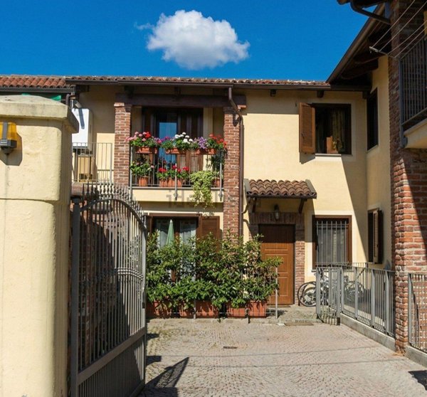 casa semindipendente in vendita a Beinasco in zona Borgaretto