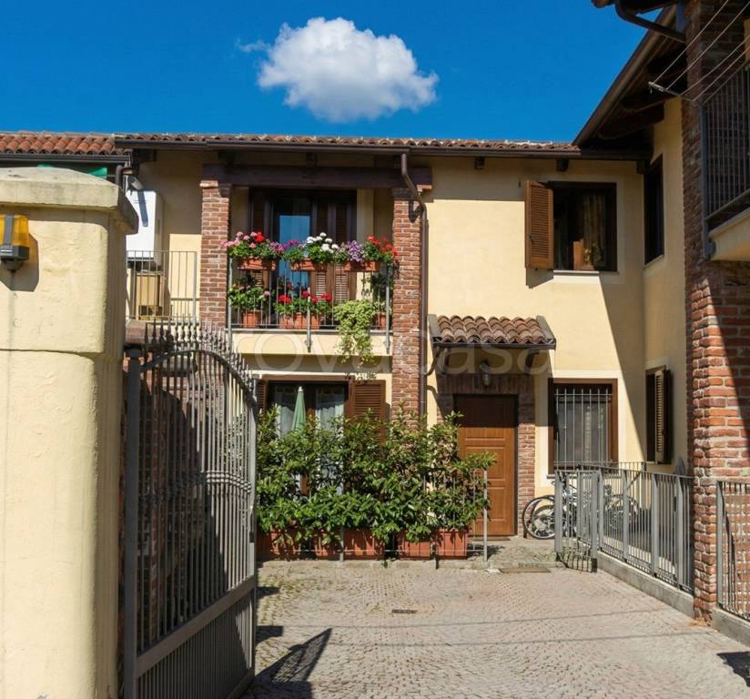 casa semindipendente in vendita a Beinasco in zona Borgaretto