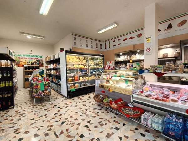 negozio in vendita a Beinasco