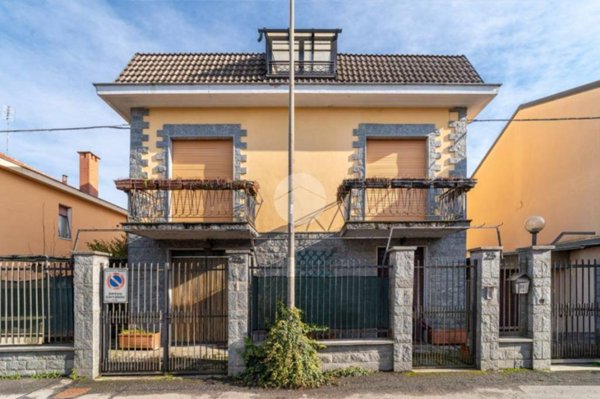 casa indipendente in vendita a Beinasco in zona Borgaretto