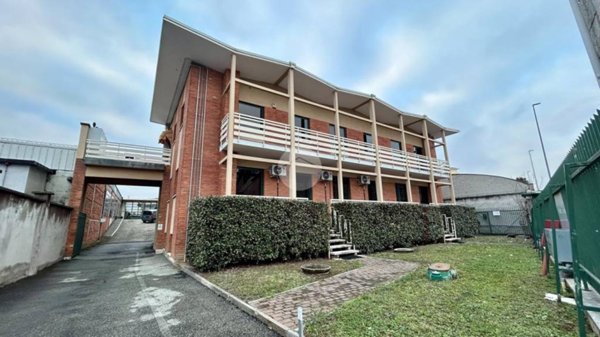 capannone in vendita a Beinasco in zona Fornaci