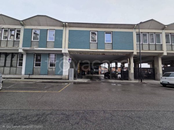 negozio in vendita a Beinasco in zona Fornaci