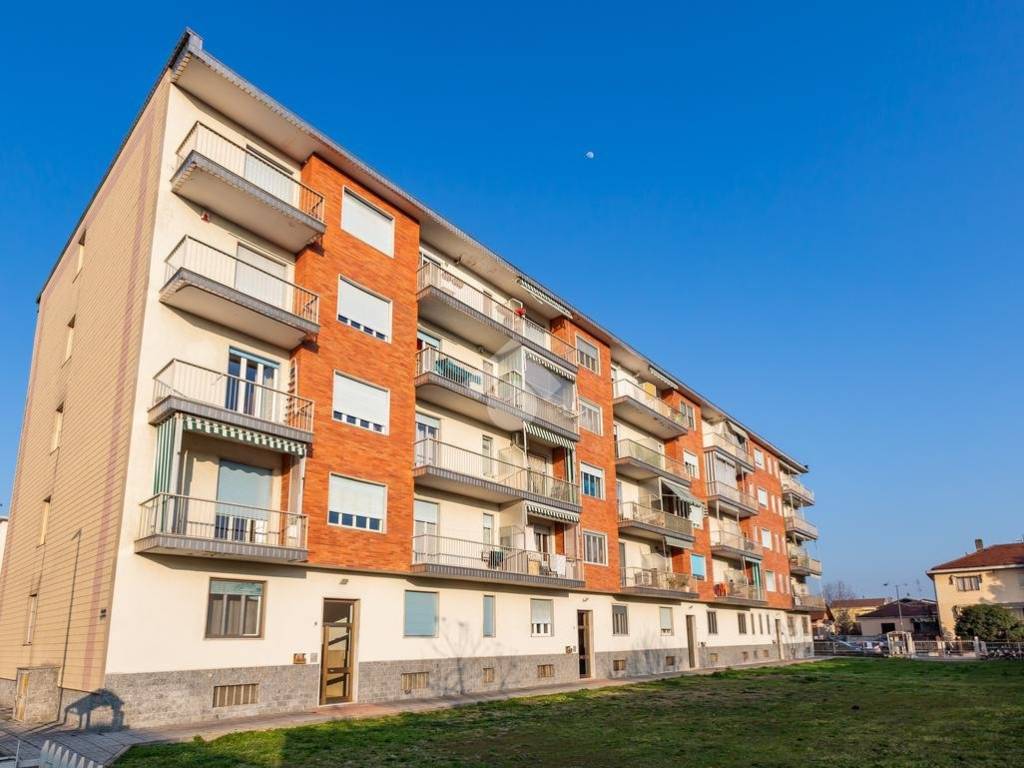 appartamento in vendita a Beinasco in zona Borgaretto