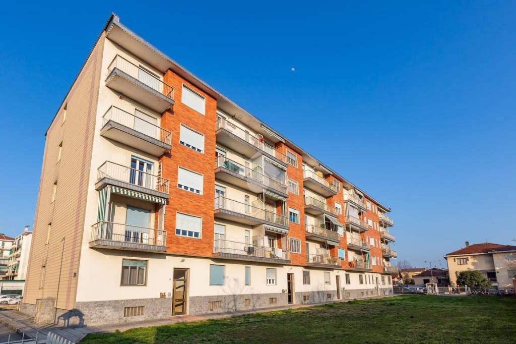 appartamento in vendita a Beinasco in zona Borgaretto