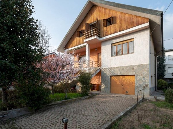 casa indipendente in vendita a Beinasco