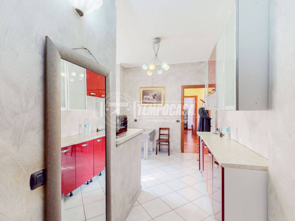 appartamento in vendita a Beinasco in zona Borgaretto