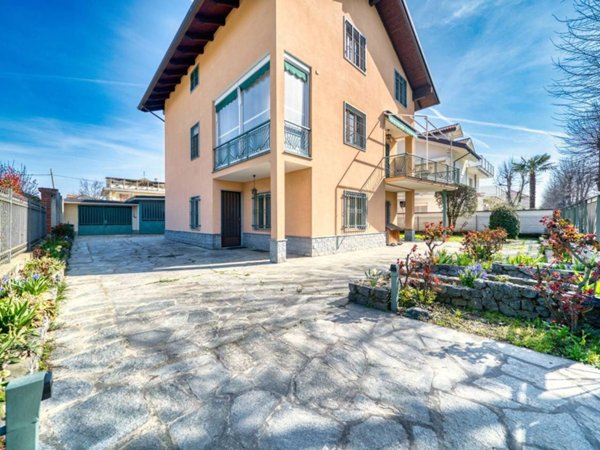 casa indipendente in vendita a Beinasco in zona Borgaretto