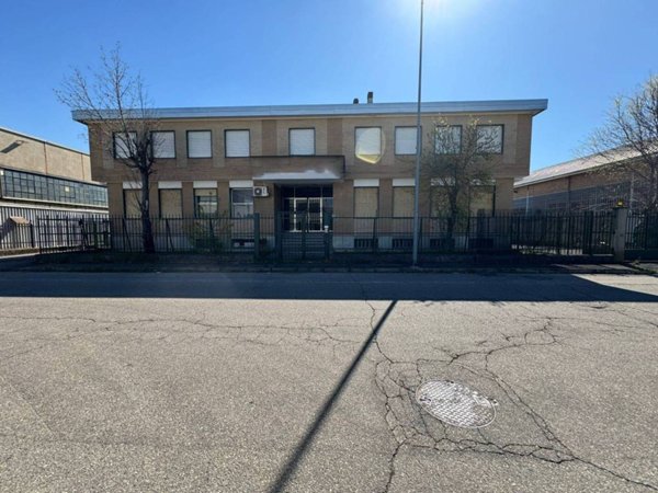 locale commerciale in vendita a Beinasco