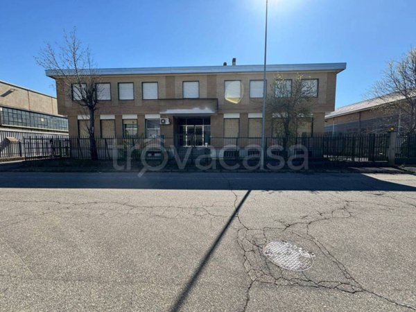 locale commerciale in vendita a Beinasco