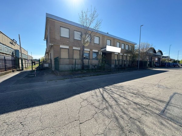 capannone in vendita a Beinasco