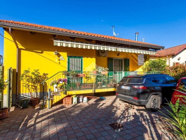 casa indipendente in vendita a Beinasco in zona Borgaretto
