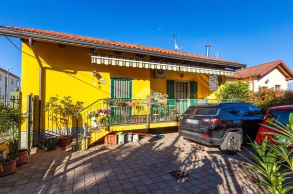 casa indipendente in vendita a Beinasco in zona Borgaretto