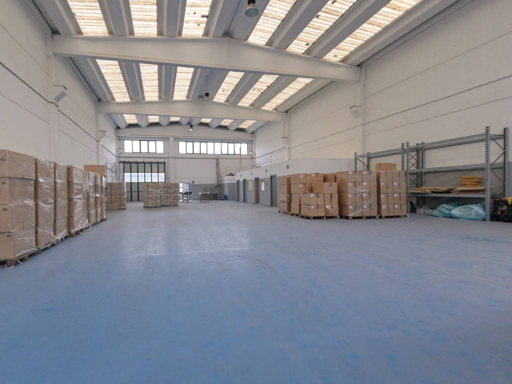 capannone in vendita a Beinasco