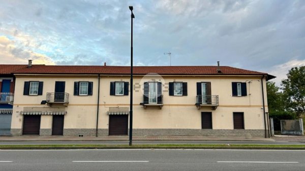 casa indipendente in vendita a Beinasco in zona Fornaci