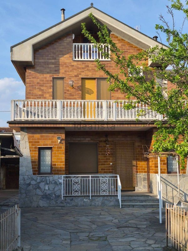 casa indipendente in vendita a Beinasco in zona Borgaretto