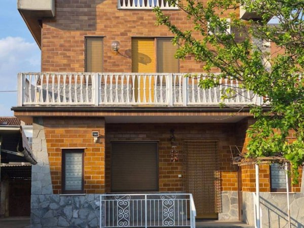 casa indipendente in vendita a Beinasco in zona Borgaretto
