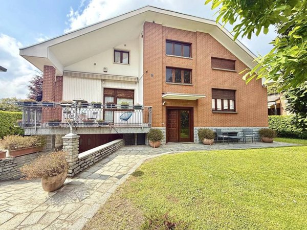 casa indipendente in vendita a Beinasco in zona Fornaci