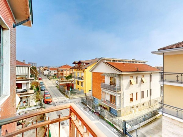 appartamento in vendita a Beinasco in zona Borgaretto