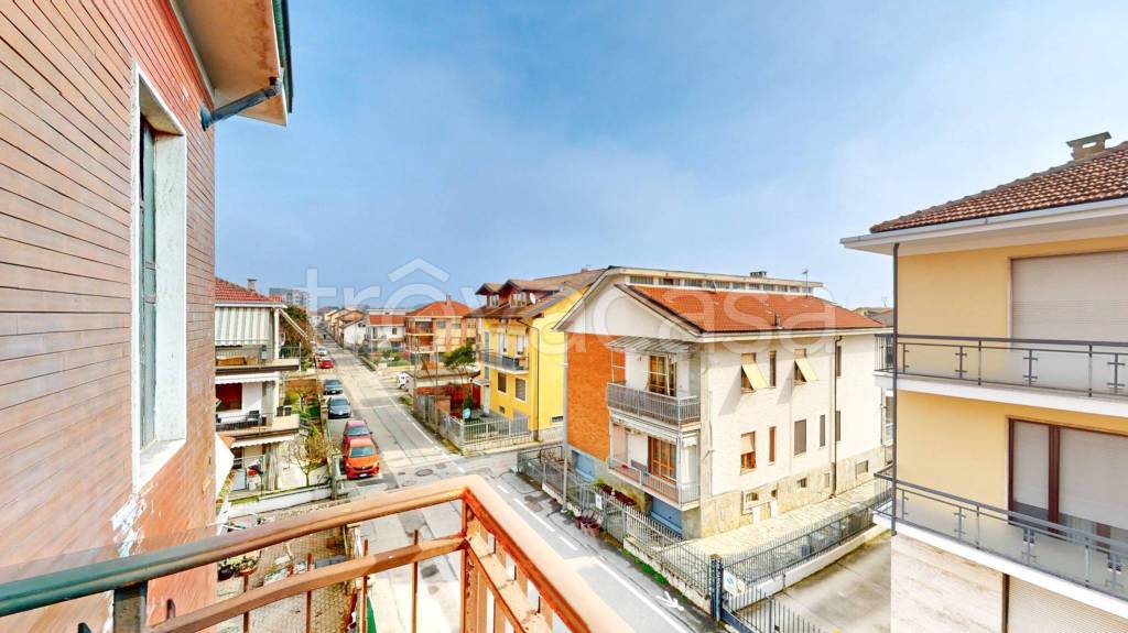 appartamento in vendita a Beinasco in zona Borgaretto