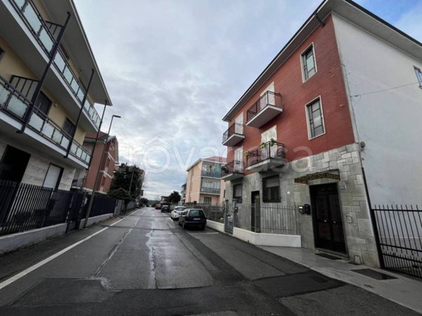 appartamento in vendita a Beinasco in zona Borgaretto