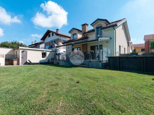 casa indipendente in vendita a Beinasco in zona Borgaretto