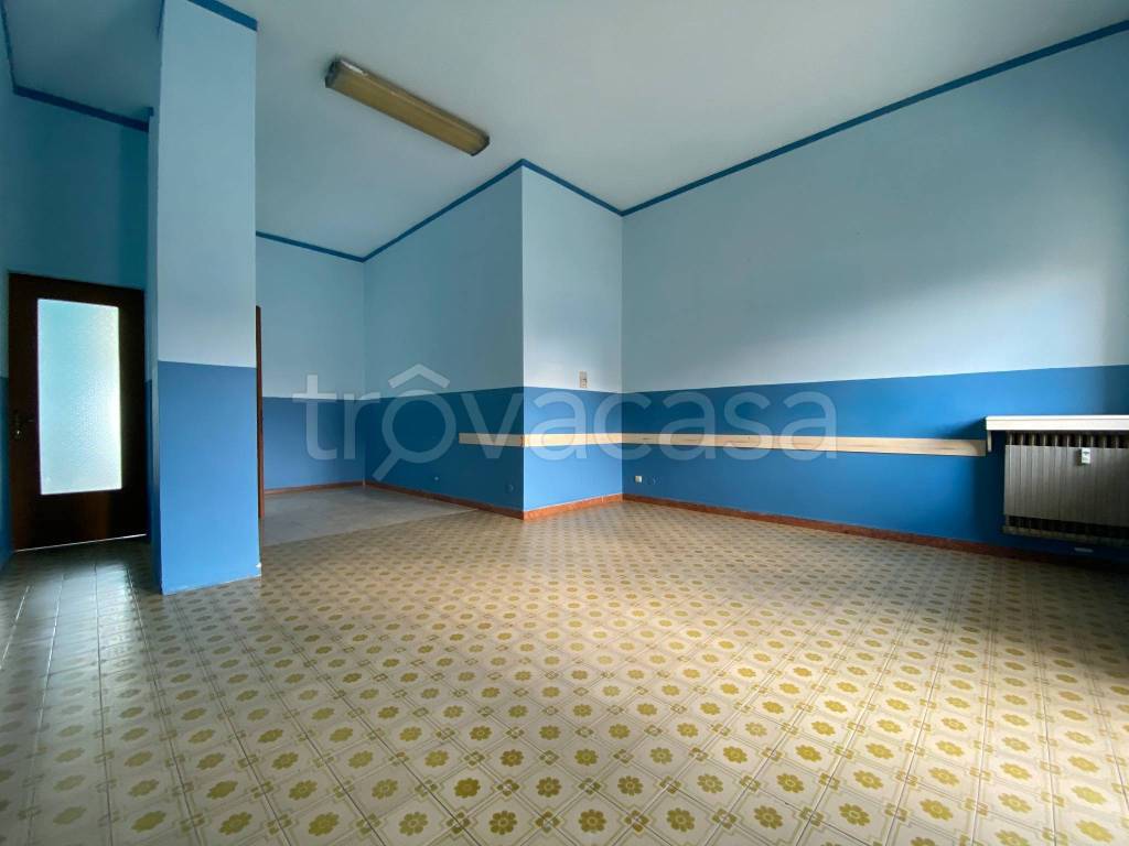 negozio in vendita a Beinasco in zona Borgaretto