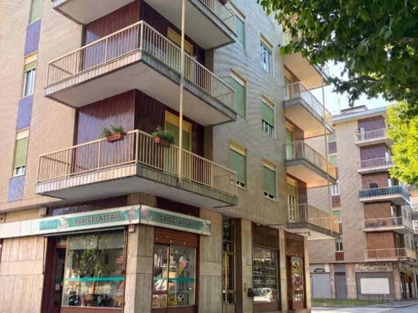 appartamento in vendita a Beinasco in zona Borgaretto