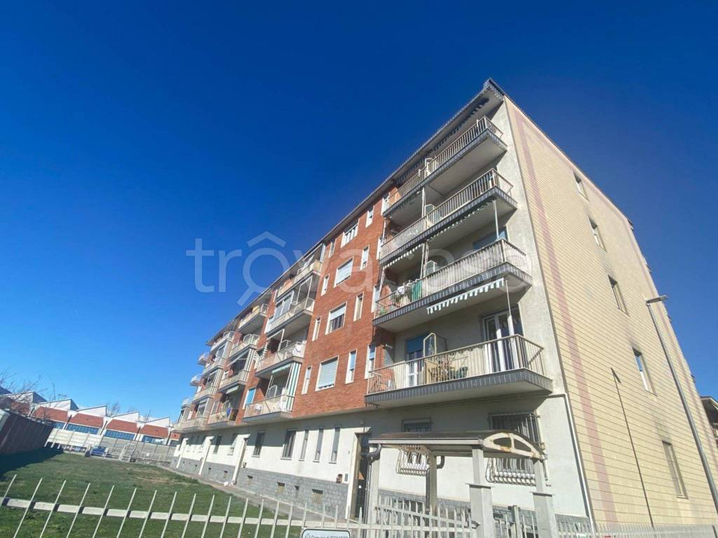 appartamento in vendita a Beinasco in zona Borgaretto