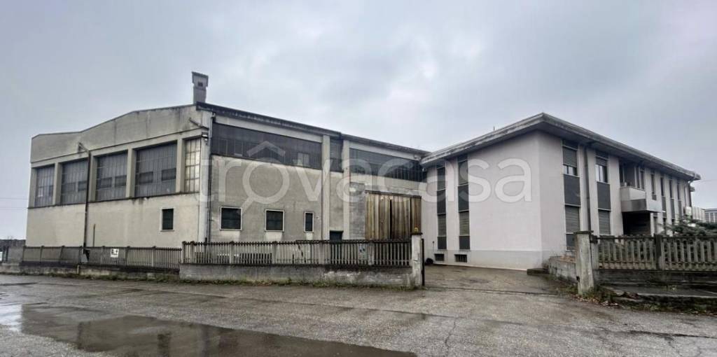 locale commerciale in vendita a Beinasco