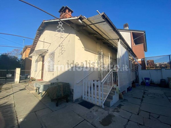 casa indipendente in vendita a Beinasco in zona Borgaretto