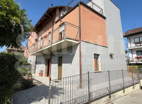 casa indipendente in vendita a Beinasco in zona Borgaretto