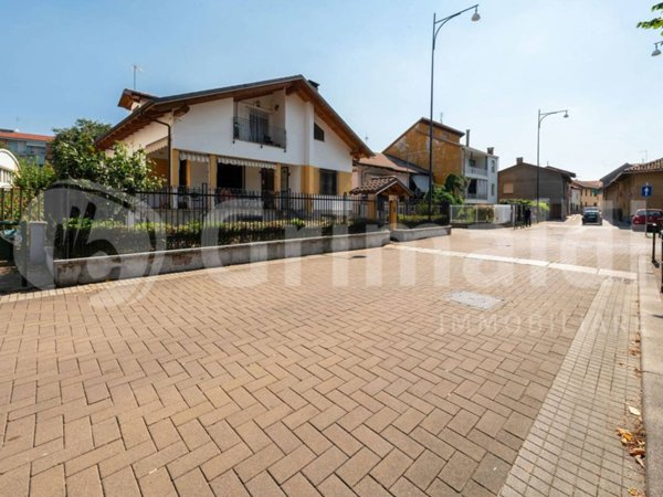casa indipendente in vendita a Beinasco in zona Borgaretto