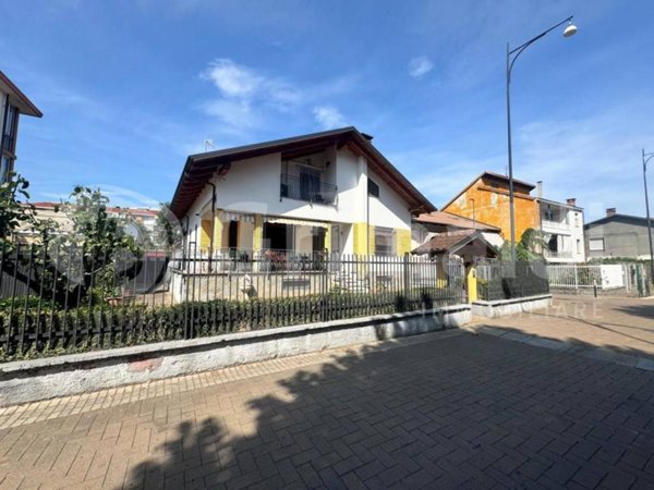 casa indipendente in vendita a Beinasco in zona Borgaretto