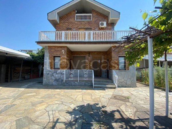 casa indipendente in vendita a Beinasco in zona Borgaretto