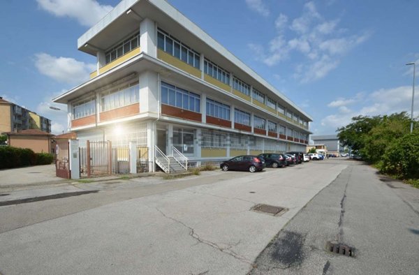 ufficio in vendita a Beinasco in zona Fornaci