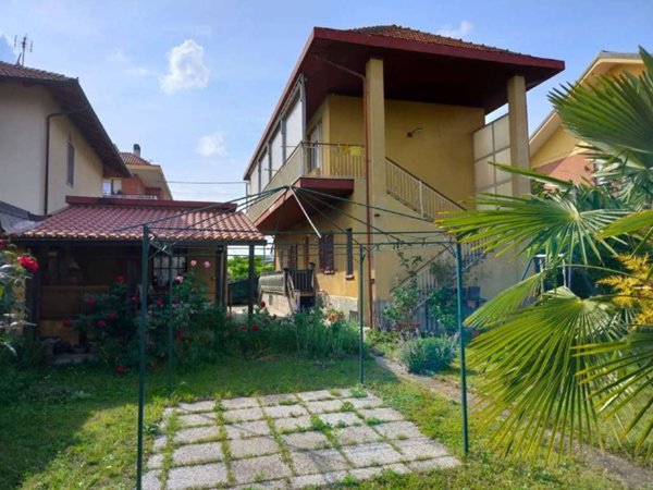 casa indipendente in vendita a Beinasco