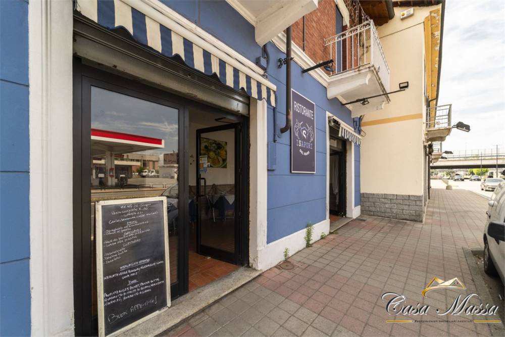 negozio in vendita a Beinasco in zona Fornaci