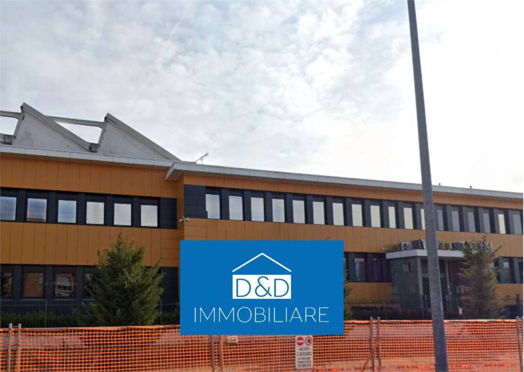 locale commerciale in vendita a Beinasco in zona Fornaci