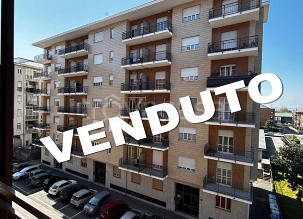 appartamento in vendita a Beinasco in zona Borgaretto