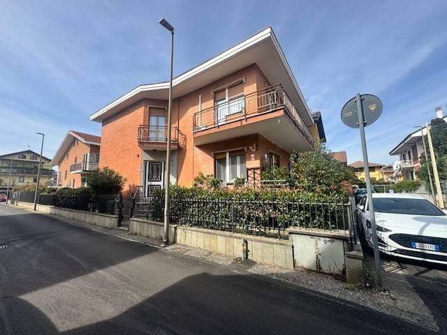 appartamento in vendita a Beinasco in zona Borgaretto